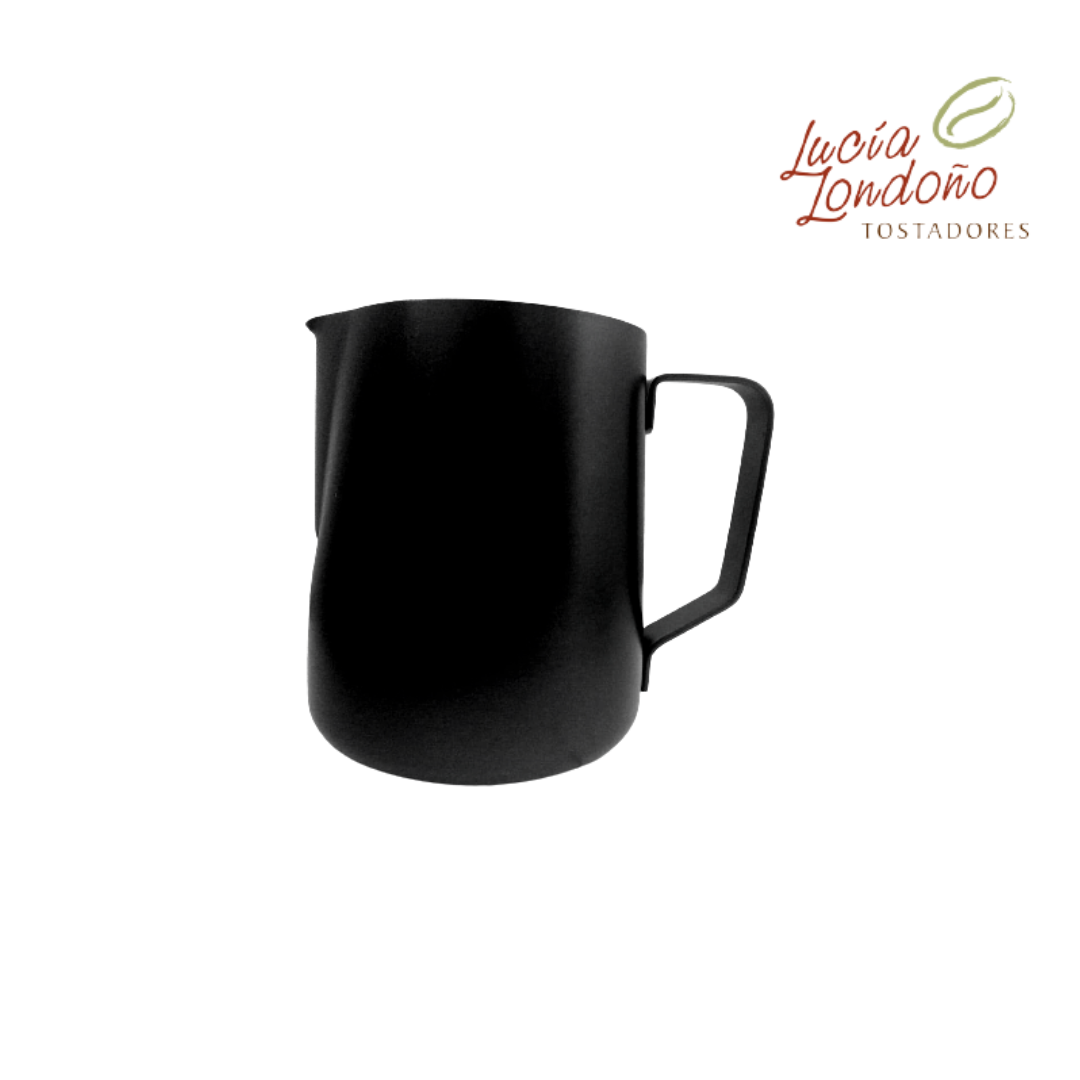 Jarra para cremar leche para cappuccino.